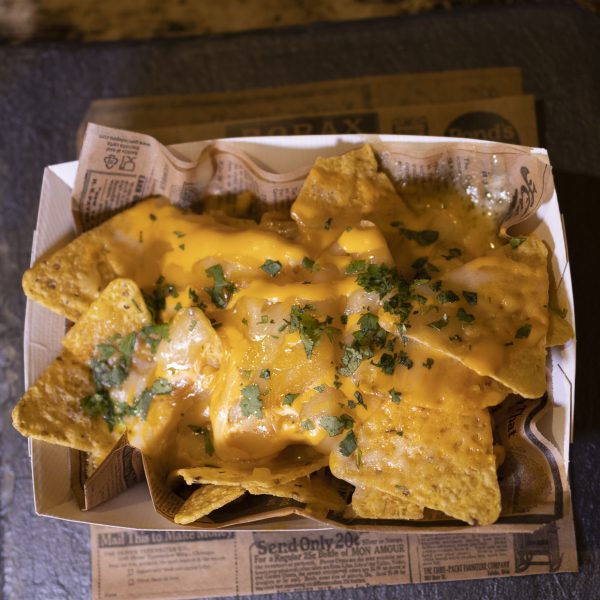 Simple Nachos Con queso cheddar